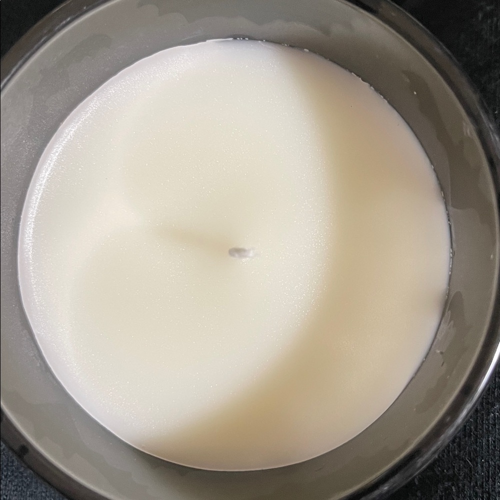 HD Designs Caramel Scented Candle - Picture 3 of 5